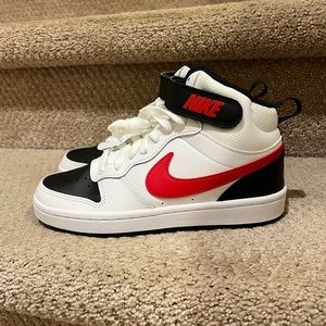 Boys Nike Court Borough Mid